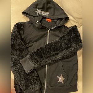 Butter sweatshirt with star sequined appliqués and fleece along the arms